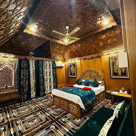 The Heritage Safina Group Of Houseboats Srīnagar Esterno foto
