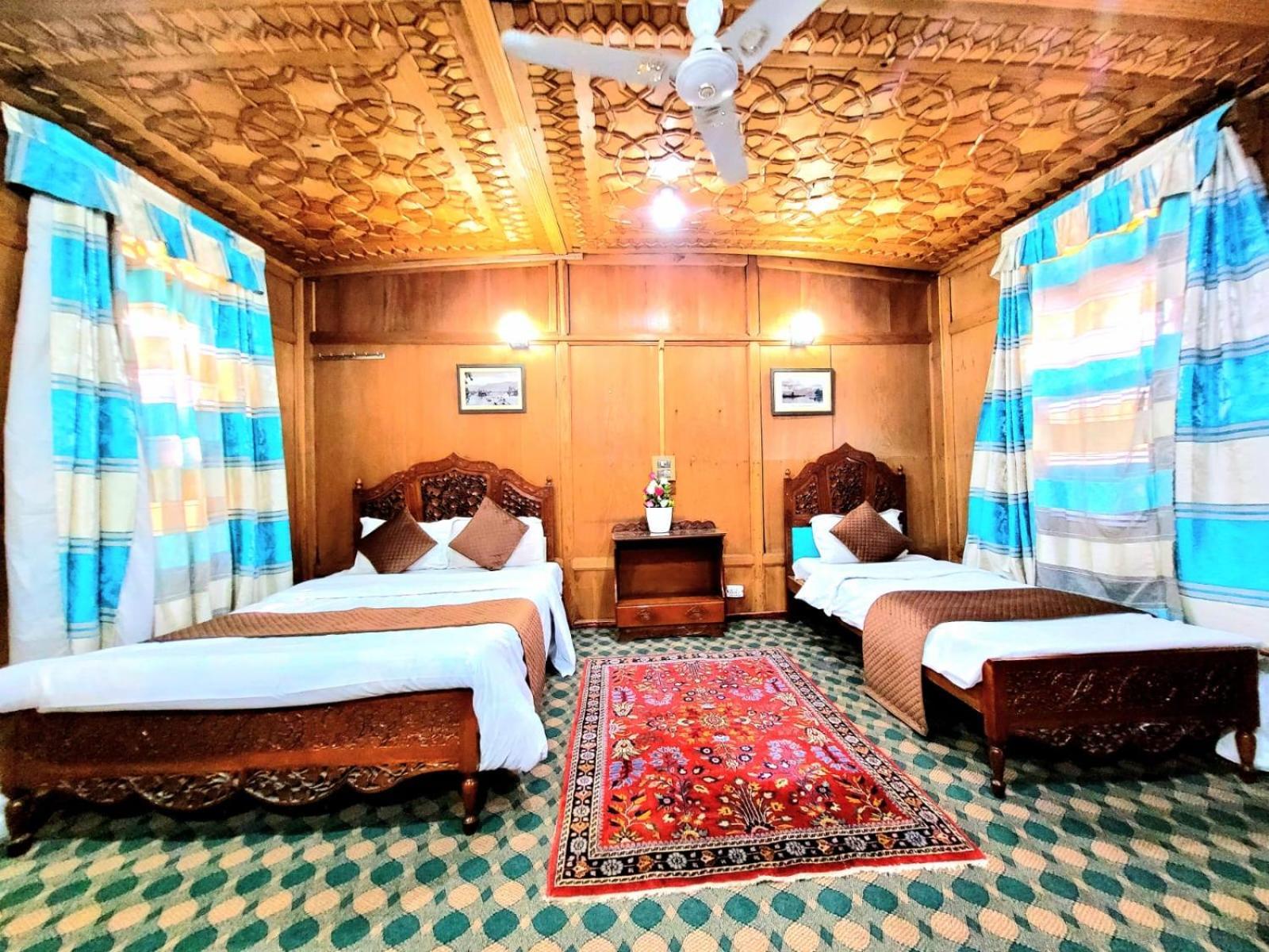 The Heritage Safina Group Of Houseboats Srīnagar Esterno foto