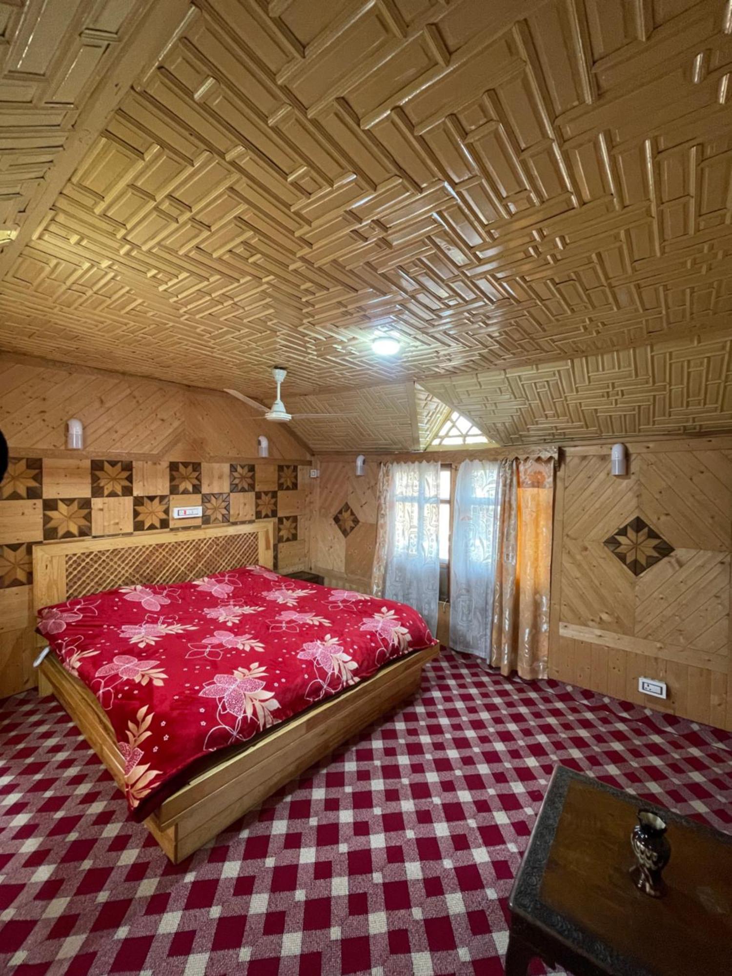 The Heritage Safina Group Of Houseboats Srīnagar Esterno foto