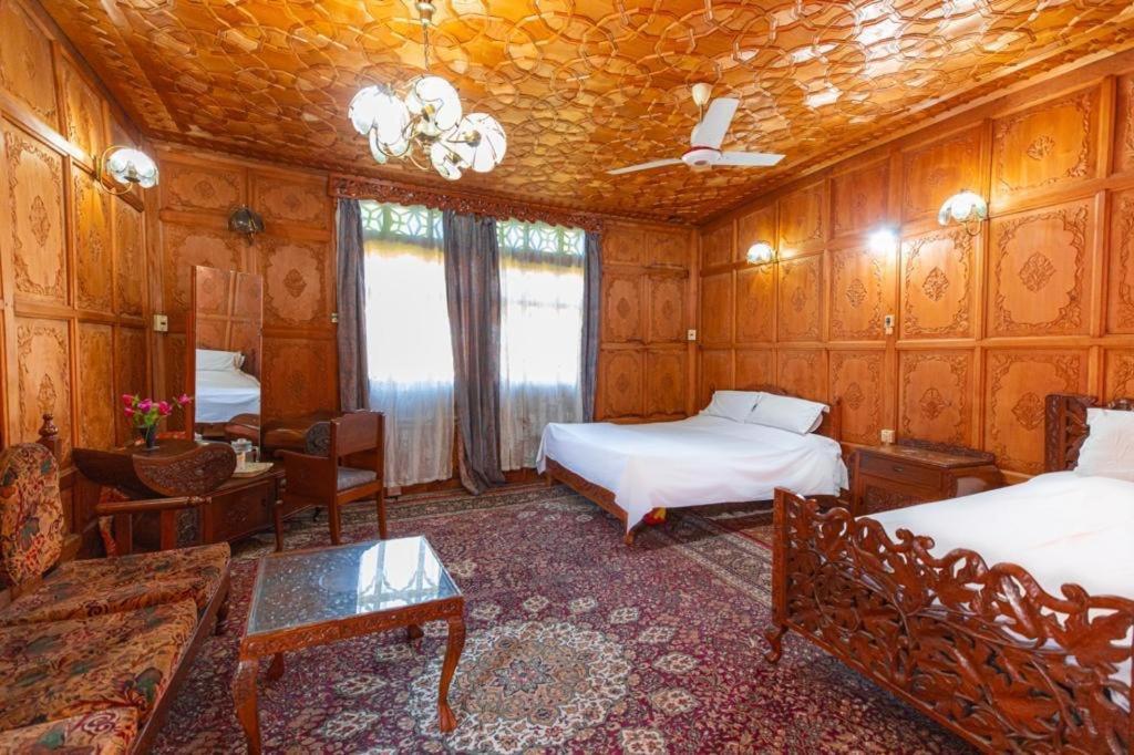 The Heritage Safina Group Of Houseboats Srīnagar Esterno foto
